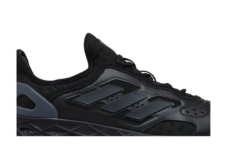 web-boost-black-blue-metallic-hq6995_01