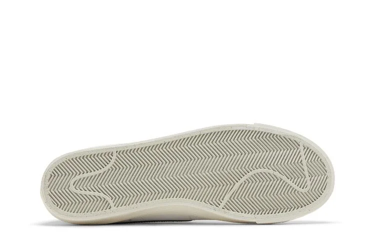 Krossovki-Nike-Blazer-Mid-77-Vintage-White-Black-3