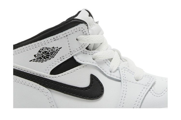 air-jordan-1-mid-td-white-black-dq8425-132_01