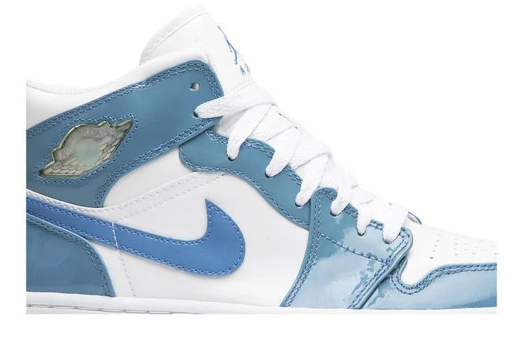 Krossovki-Air-Jordan-1-Retro-UNC-Patent-1