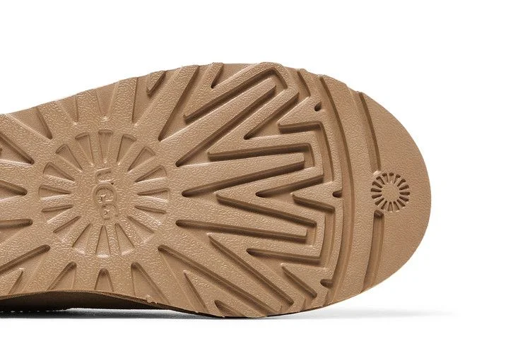 Krossovki-UGG-Wmns-Classic-Micro-Sand-4