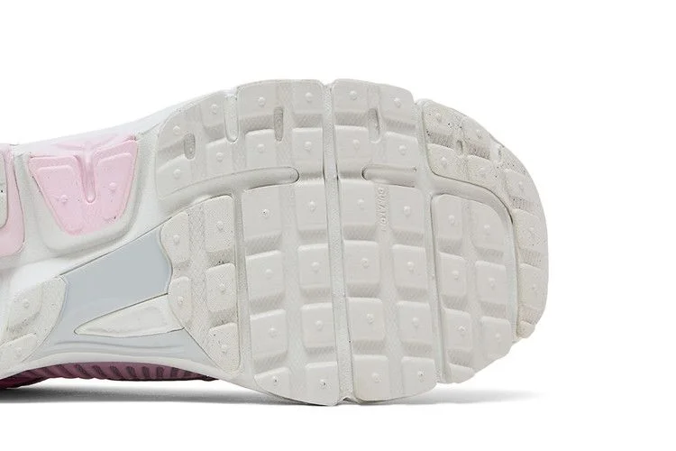 Кроссовки Nike Wmns Air Zoom Vomero 5 'Hyper Pink'