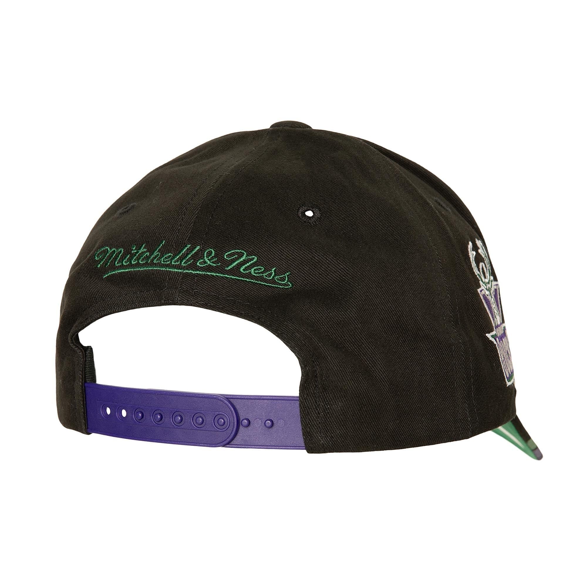 Mitchell-Ness-Brushed-Past-Ya-Pro-Snapback-HWC-Milwaukee-Bucks-Hat-1