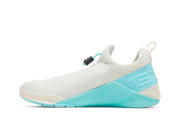 wmns-react-metcon-light-cream-aurora-green-bq6046-203_02