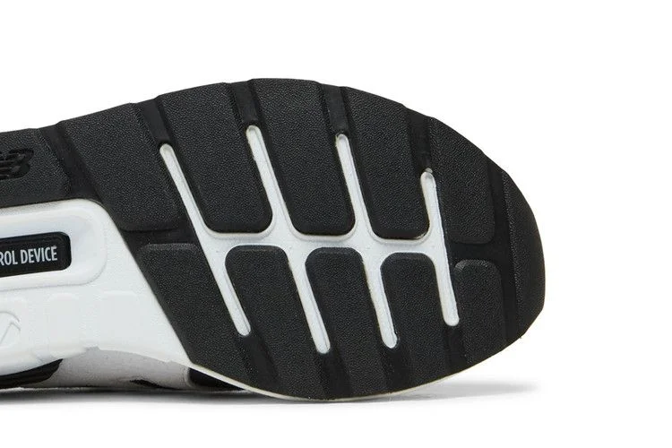 Krossovki-New-Balance-Wmns-997-Sport-White-Black-4