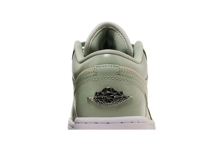 Кроссовки Wmns Air Jordan 1 Low SE 'Seafoam Sail'