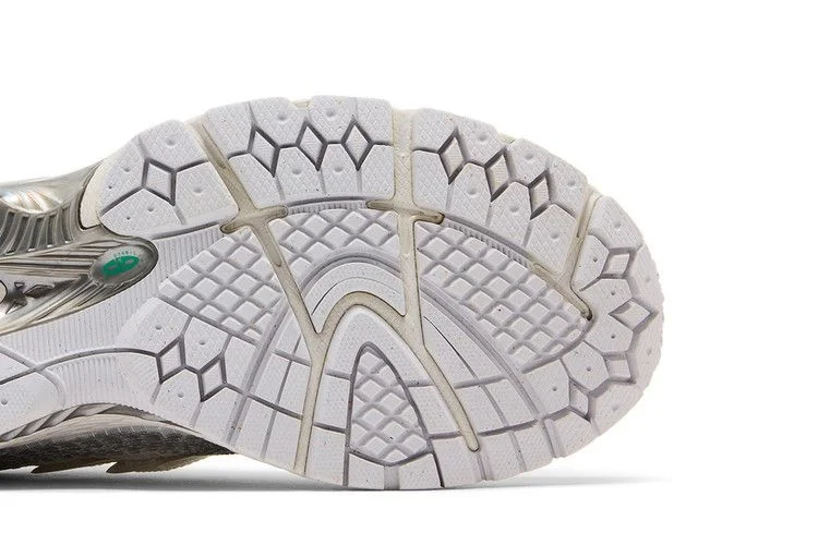 Кроссовки New Balance 1906F 'White Silver Metallic'