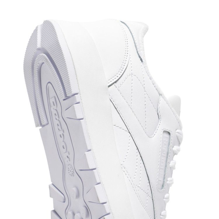 maison-margiela-x-classic-leather-tabi-white-h04865_08