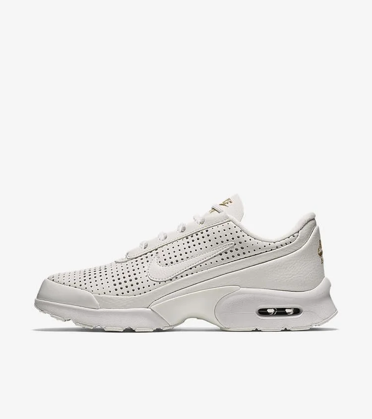 Krossovki-Wmns-Air-Max-Jewell-Beautiful-x-Nike-Powerful-2