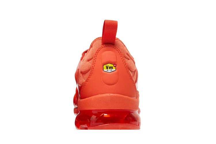 Кроссовки Nike Wmns Air VaporMax Plus 'Triple Orange'