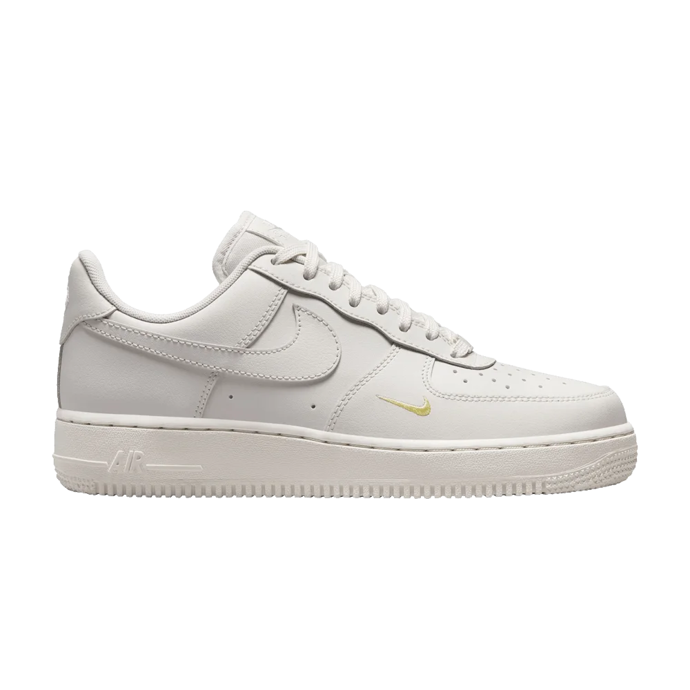 Krossovki-Nike-Wmns-Air-Force-1-07-Phantom-Soft-Yellow