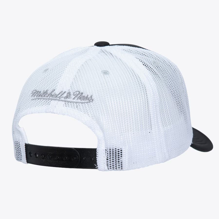 Бейсболка Mitchell & Ness Black Los Angeles Kings Sideline Trucker Snapback Hat