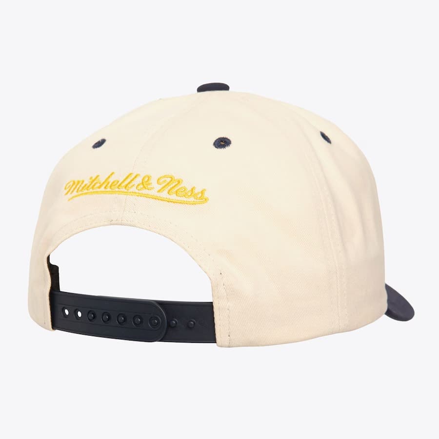 Бейсболка Mitchell & Ness Cream Marquette Golden Eagles Horizon Pro Snapback Hat
