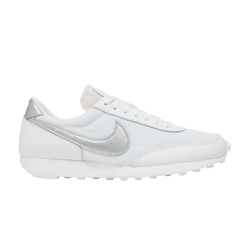Krossovki-Nike-Wmns-Daybreak-White-Metallic-Silver