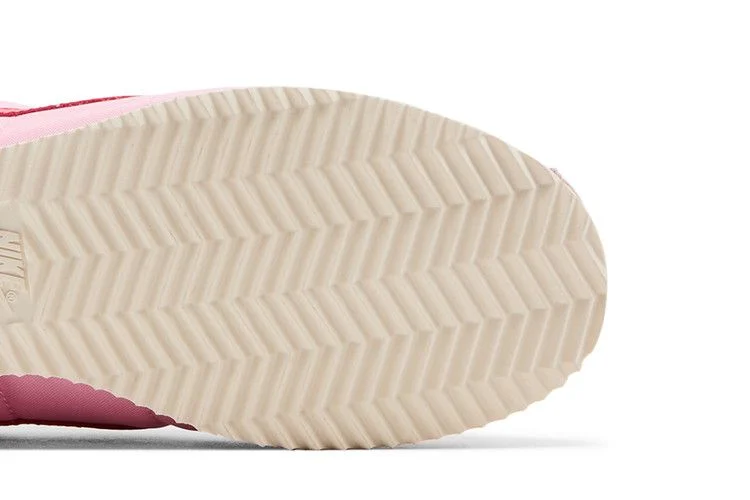 Кроссовки Nike Wmns Cortez TXT 'Soft Pink Fire Red'