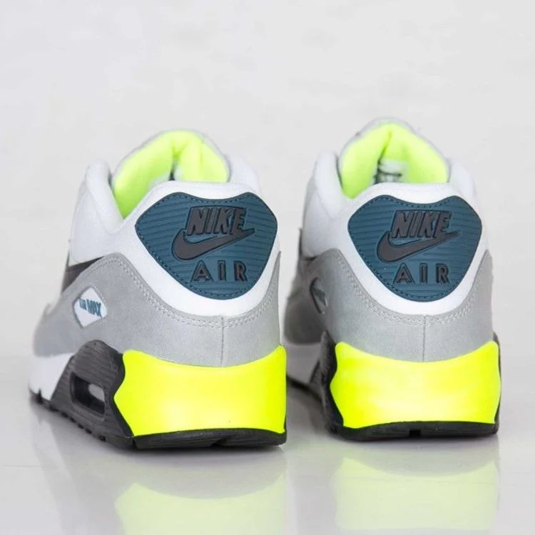 Krossovki-Nike-Air-Max-90-Essential-3-2