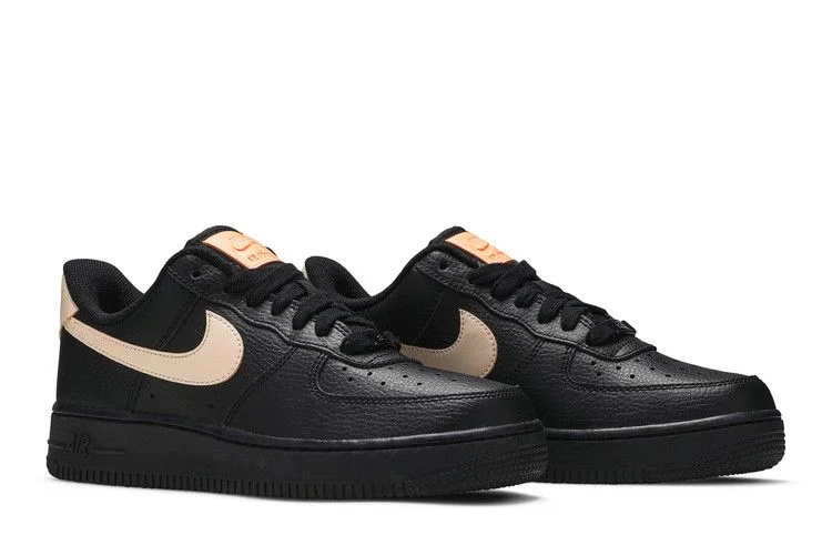 Krossovki-Nike-Wmns-Air-Force-1-07-LE-Black-Crimson-Tint-7