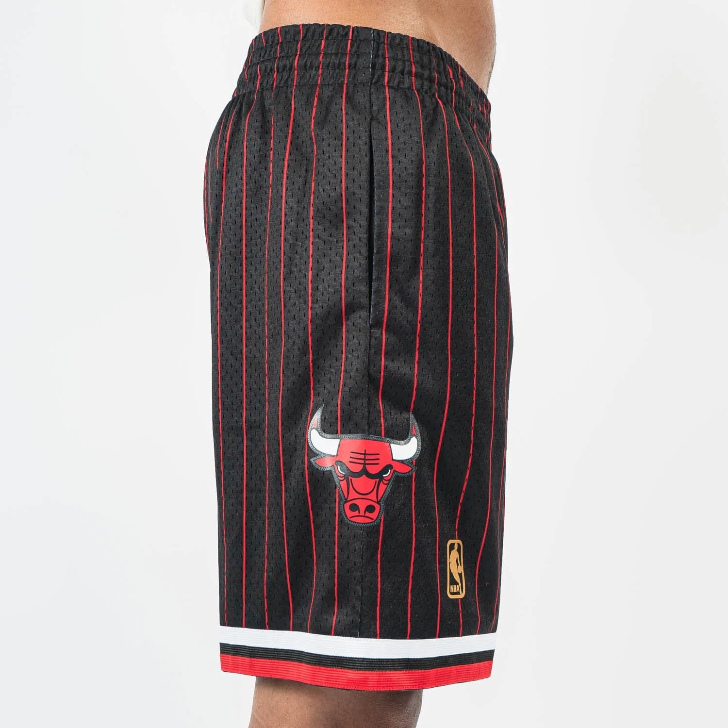 Спортивные шорты Mitchell & Ness Chicago Bulls 1996-97 Hardwood Classics Throwback Swingman NBA Pinstripe Shorts