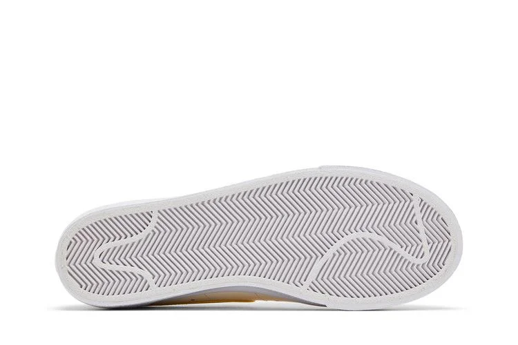 Кроссовки Nike Wmns Blazer Low Platform 'Pale Ivory Saturn Gold'