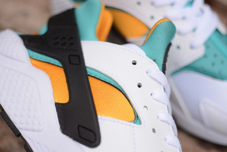 Кроссовки Nike Air Huarache 'White Turquoise Gold'