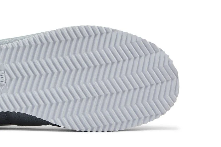 Krossovki-Nike-Cortez-TXT-Flat-Silver-4