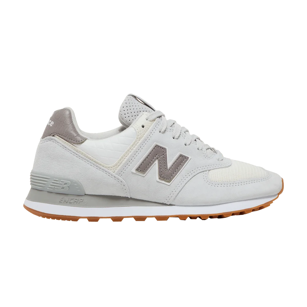 Krossovki-New-Balance-574-Made-in-USA-Pride