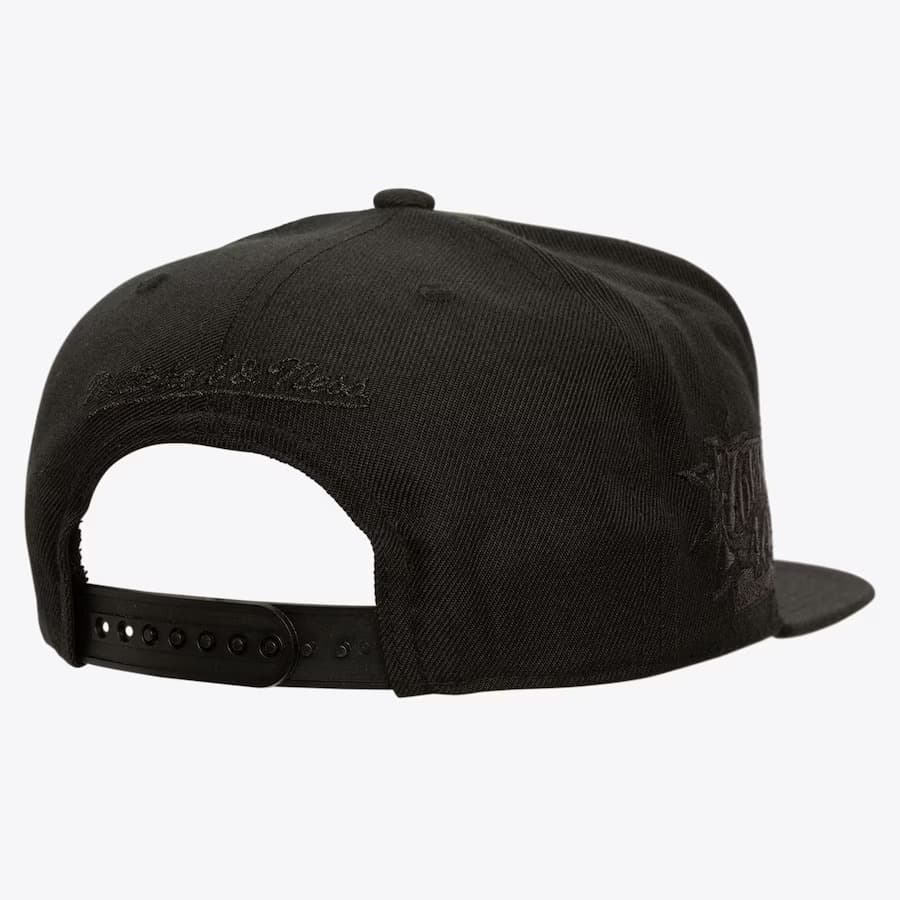 Бейсболка Mitchell & Ness Black Philadelphia 76ers Pearl Snapback Hat