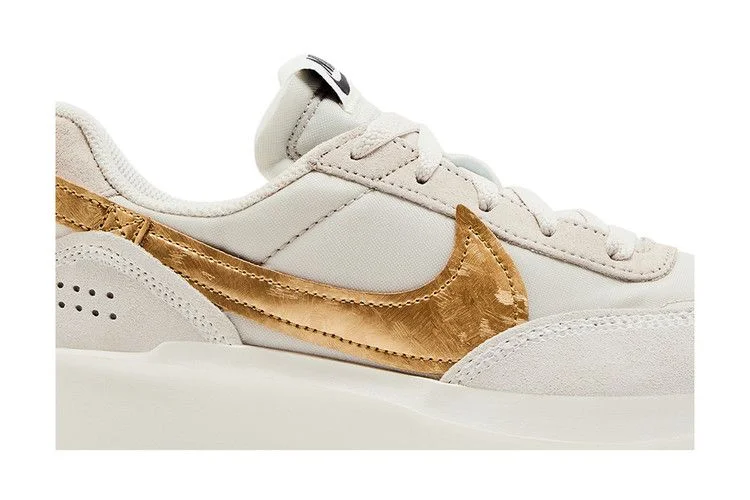 Кроссовки Nike Wmns Waffle Debut 'Light Orewood Brown Metallic Gold'