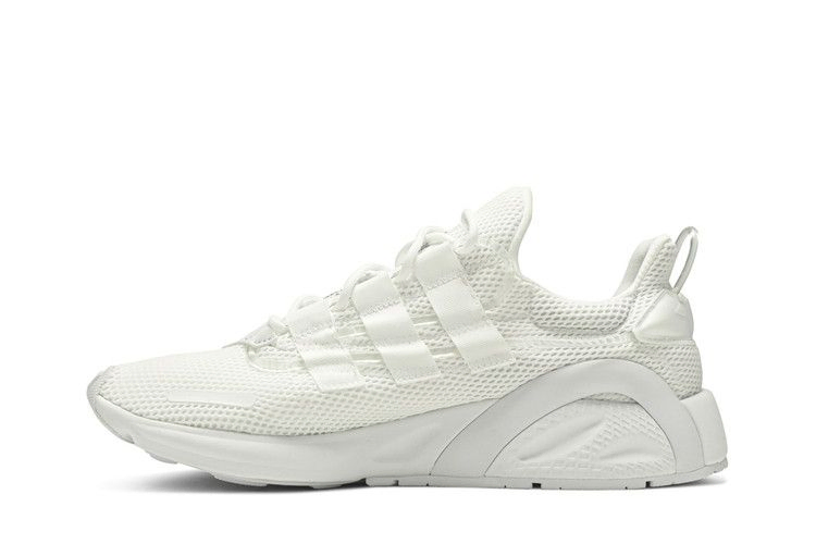 lxcon-triple-white-ee5899_02