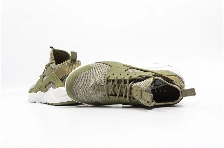 Krossovki-Nike-Air-Huarache-Run-Ultra-Prm-Trooper-1