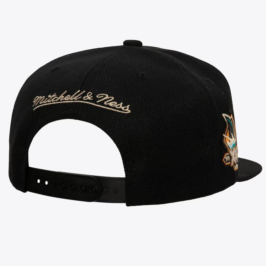 Бейсболка Mitchell & Ness Black San Jose Sharks With Love Snapback Hat