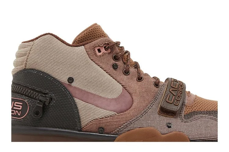 Krossovki-Travis-Scott-x-Nike-Air-Trainer-1-SP-Chocolate-1