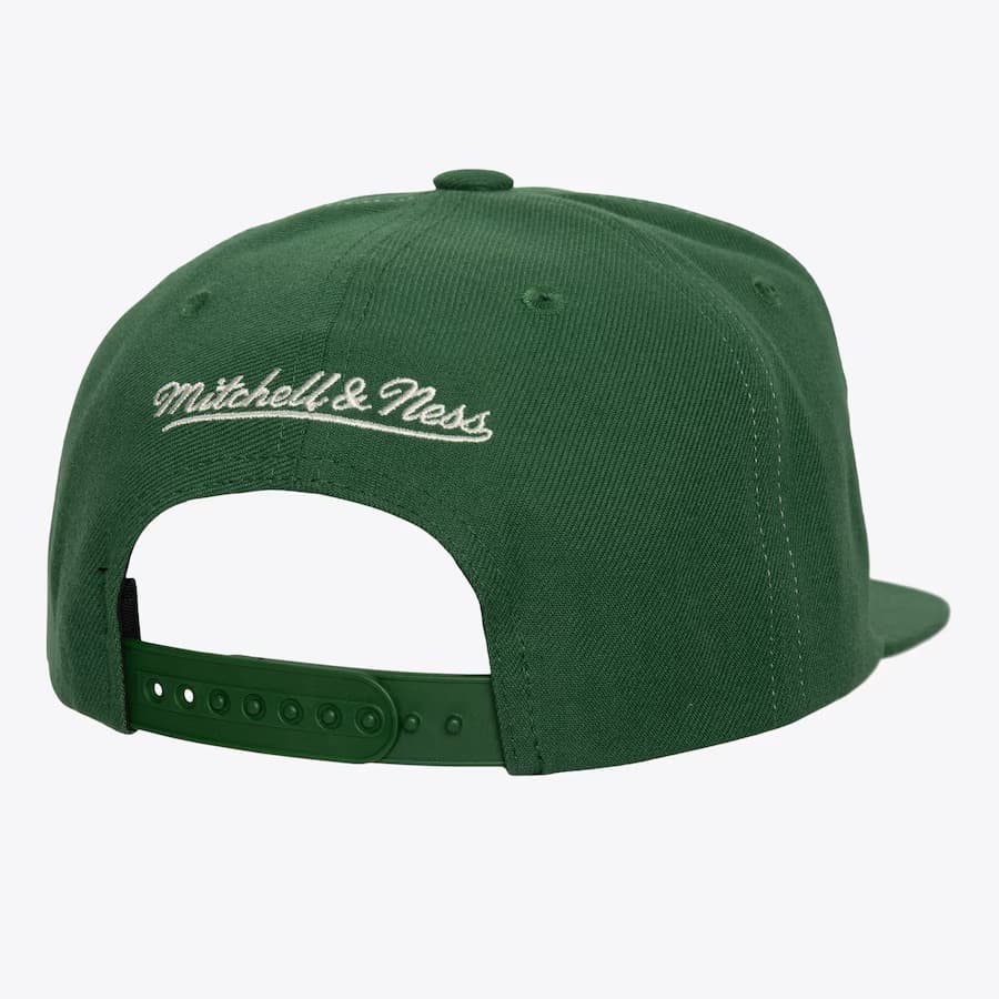 Бейсболка Mitchell & Ness Hunter Green Milwaukee Bucks Day 4 Snapback Hat