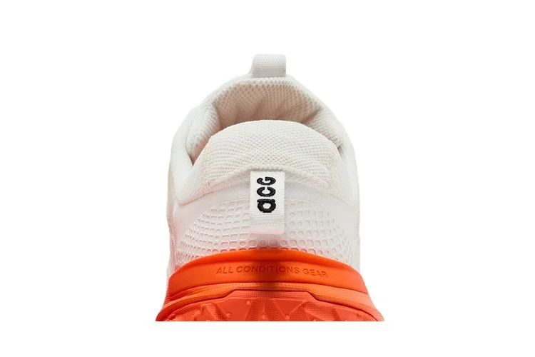 Кроссовки Nike ACG Mountain Fly 2 Low 'Summit White Orange'