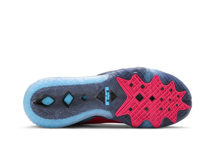 lebron-18-low-ep-neon-nights-cv7564-600_03
