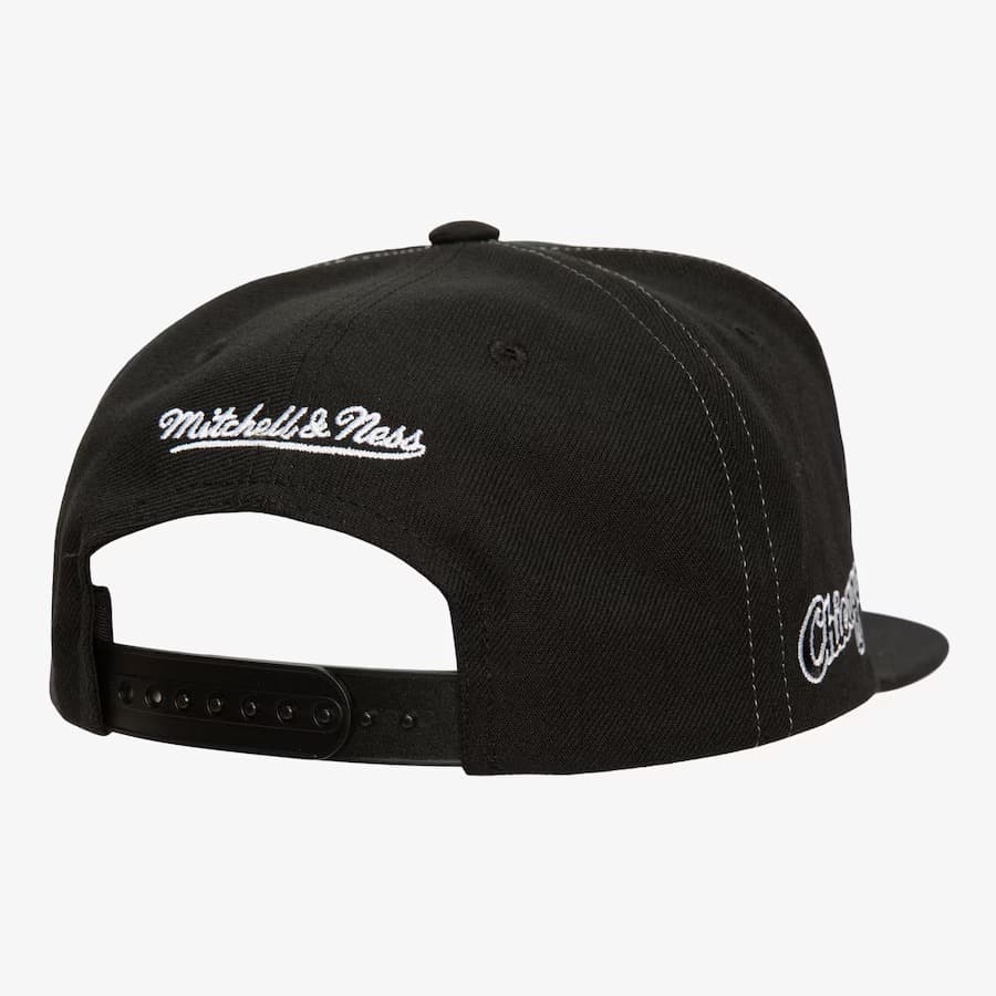 Бейсболка Mitchell & Ness Black Chicago White Sox Day 4 Snapback Hat