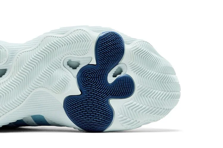 Krossovki-adidas-Trae-Young-3-Semi-Blue-Burst-4