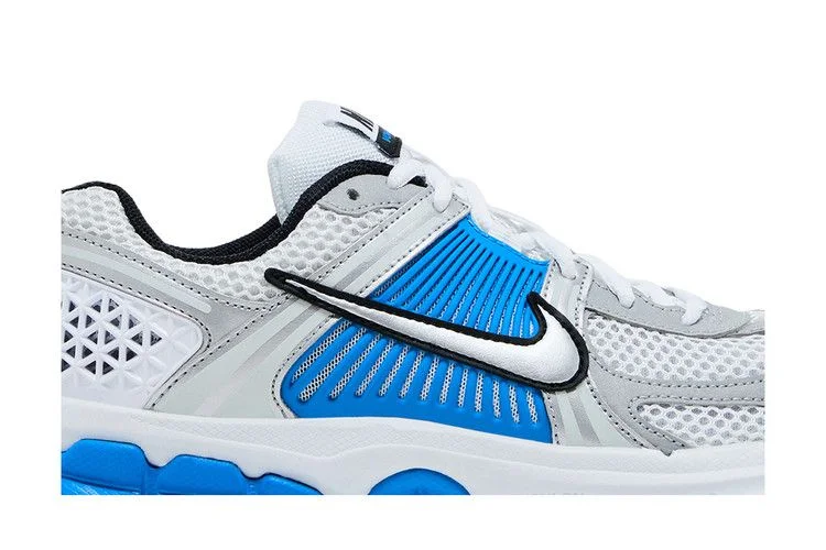 Krossovki-Nike-Vomero-5-GS-Light-Photo-Blue-Metallic-Silver-1