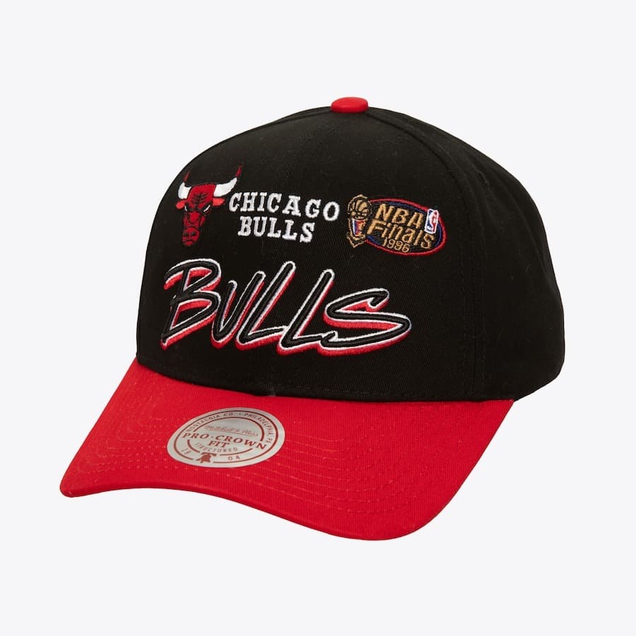 Бейсболка Mitchell & Ness Black Chicago Bulls Eldy Script Snapback Hat