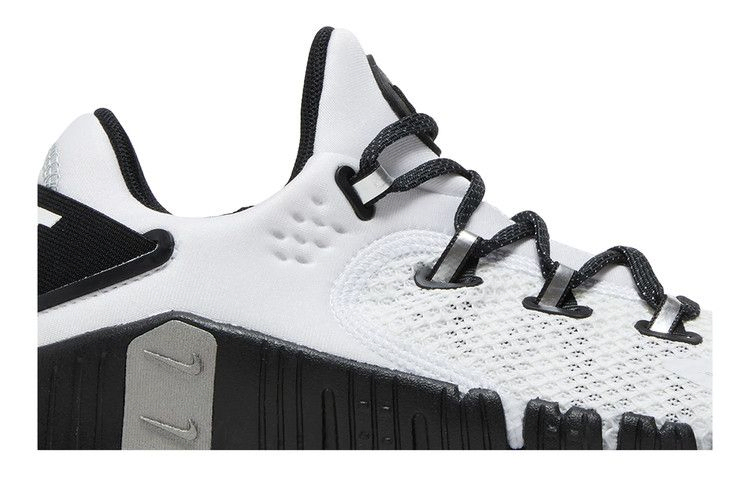 Кроссовки Nike Wmns Free Metcon 4 Premium 'White Black Silver'
