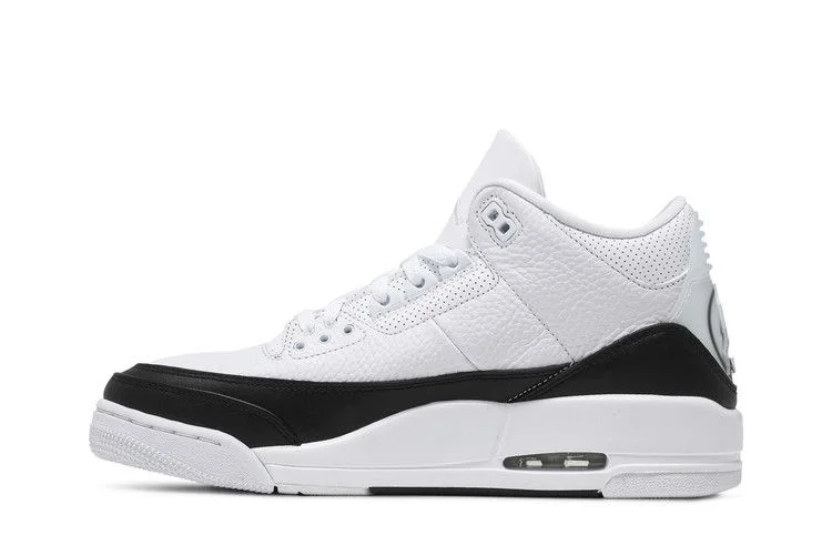 Krossovki-Fragment-Design-x-Air-Jordan-3-Retro-SP-White-2