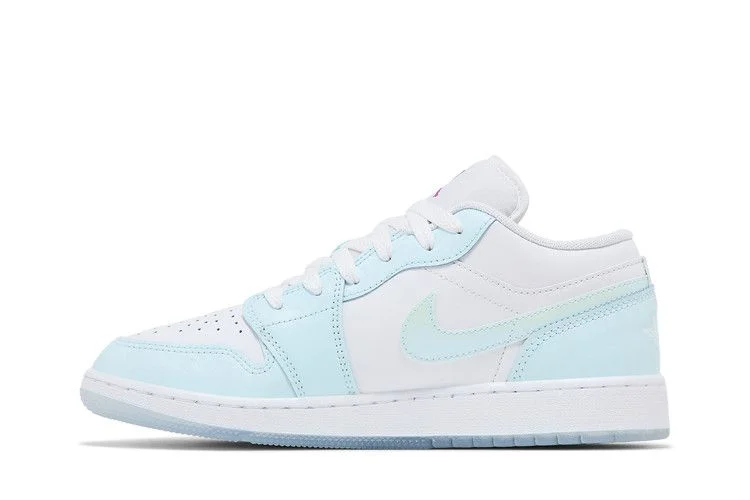 Krossovki-Air-Jordan-1-Low-SE-GS-Glacier-Blue-2