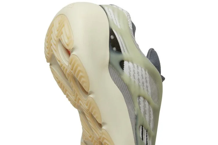 Krossovki-adidas-Mens-Yeezy-700-V3-Fade-Salt-9