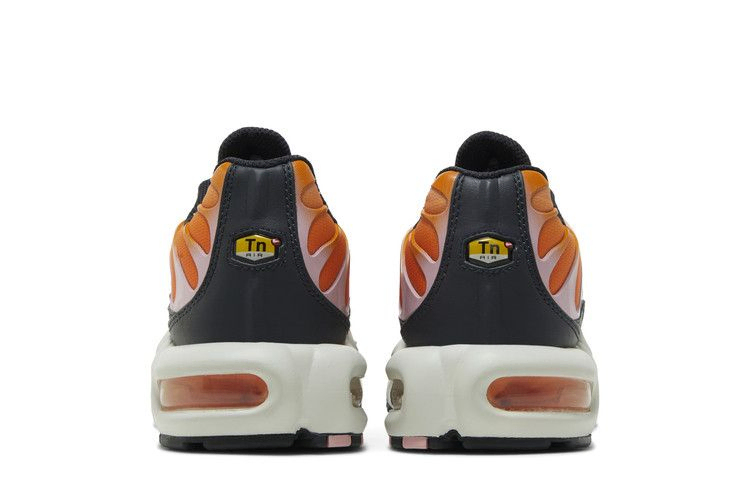 wmns-air-max-plus-magma-orange-soft-pink-fb8478-001_05