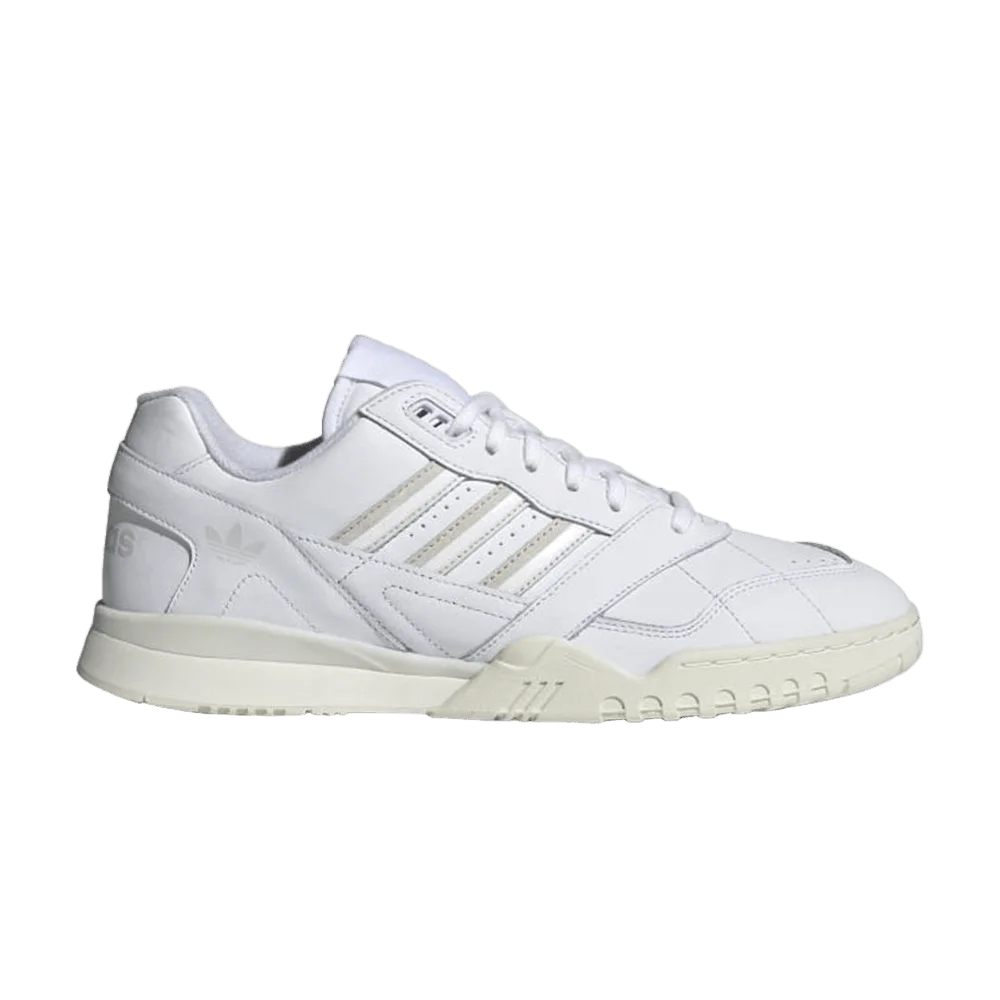 Krossovki-Adidas-AR-Trainer-Triple-White