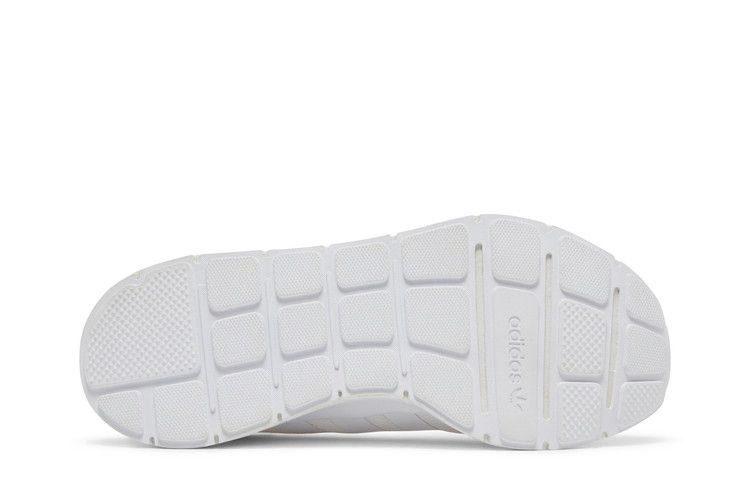 swift-run-x-triple-white-fy2117_03