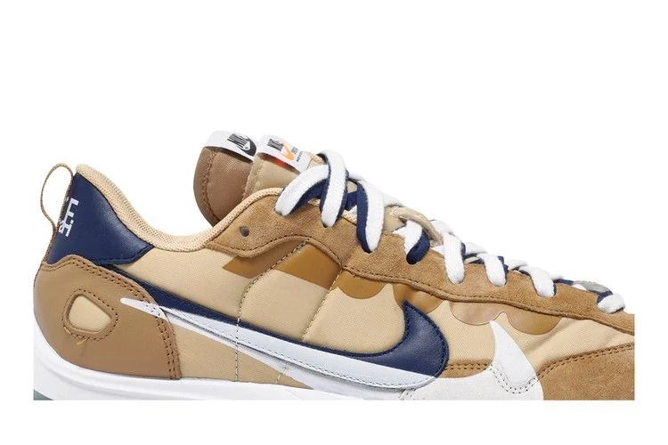 Krossovki-sacai-x-Nike-VaporWaffle-Sesame-Blue-Void-1