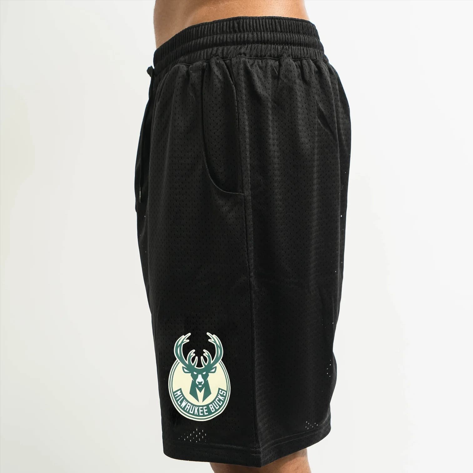 Спортивные шорты Milwaukee Bucks Team Logo NBA Mesh Shorts