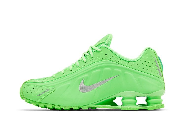wmns-shox-r4-green-strike-hv0839-398_02
