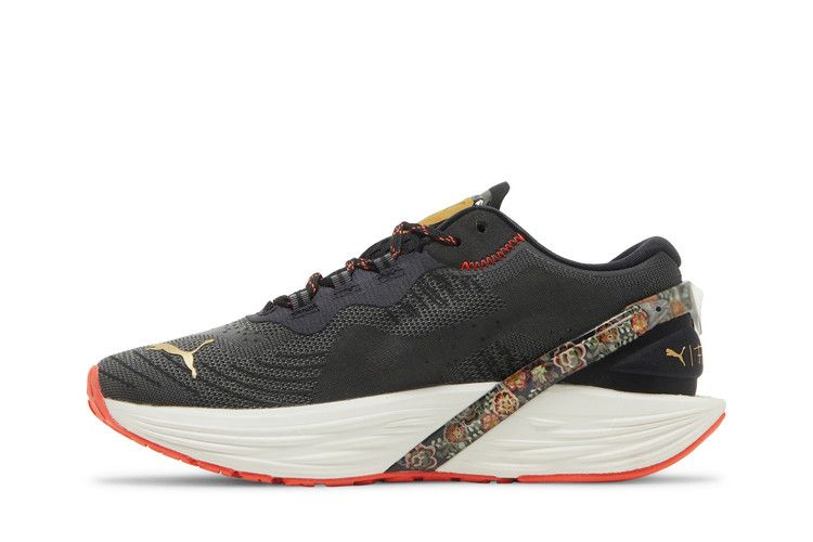 frida-kahlo-x-wmns-run-xx-nitro-floral-black-376623-01_02